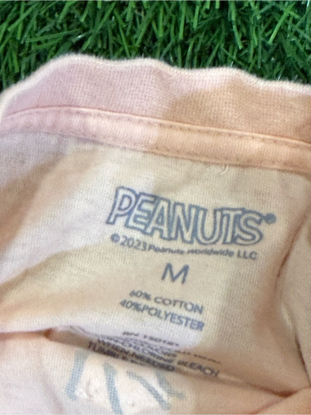 Peanuts Snoopy Tshirt - Picture 3 of 3